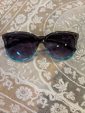 Women's Gradient Black to Teal Cat-Eye Sunglasses